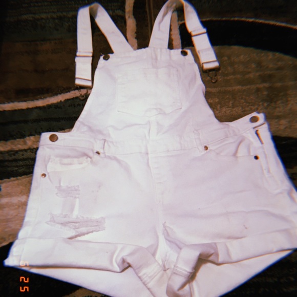 White and pink outfit - Picture 3 of 3